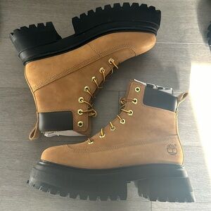Timberland sky 6” lug sole boot